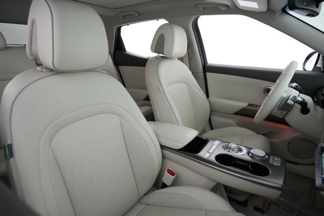 2023 Genesis GV60 — photo 18 of 24