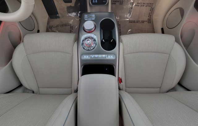 2023 Genesis GV60 — photo 22 of 24