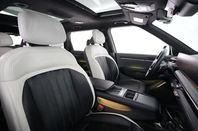 2024 Kia EV9 — photo 18 of 22