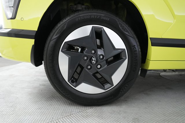 2024 Hyundai Kona Electric — photo 17 of 21