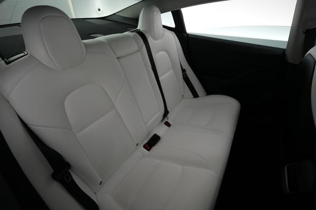 2022 Tesla Model 3 — photo 4 of 21