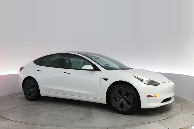 2022 Tesla Model 3 — photo 11 of 21