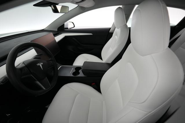 2022 Tesla Model 3 — photo 3 of 21
