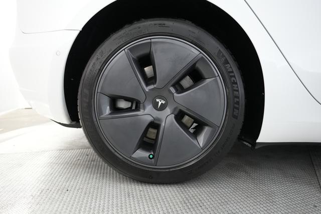 2022 Tesla Model 3 — photo 7 of 21