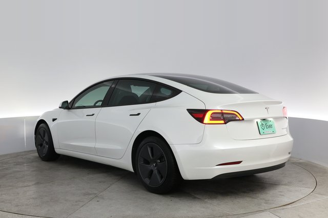 2022 Tesla Model 3 — photo 13 of 21