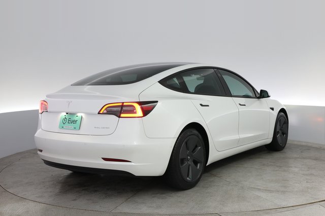 2022 Tesla Model 3 — photo 2 of 21