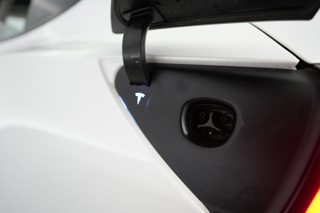 2022 Tesla Model 3 — photo 8 of 21