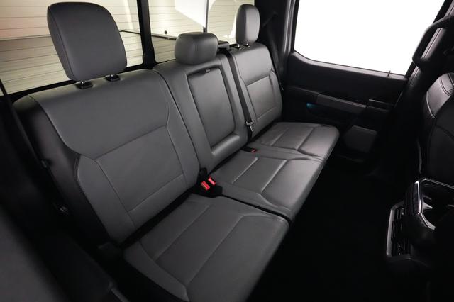 2022 Ford F-150 Lightning — photo 4 of 15