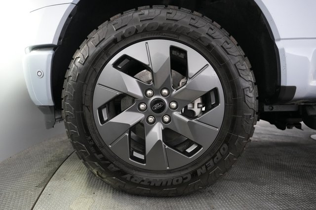 2022 Ford F-150 Lightning — photo 10 of 15