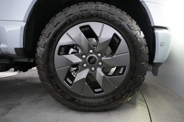 2022 Ford F-150 Lightning — photo 9 of 15