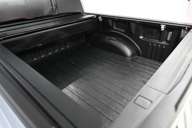 2022 Ford F-150 Lightning — photo 6 of 15
