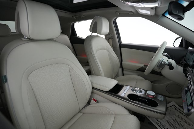 2023 Genesis GV60 — photo 18 of 21