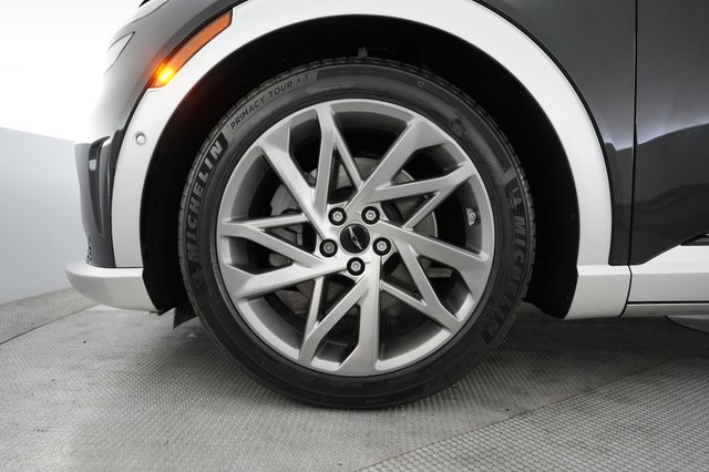 2023 Genesis GV60 — photo 15 of 21
