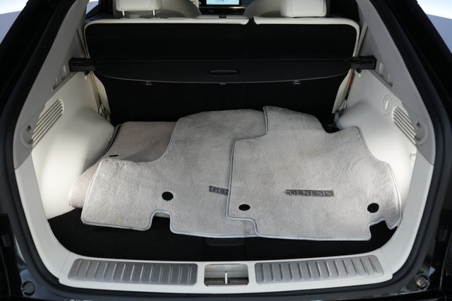 2023 Genesis GV60 — photo 6 of 21