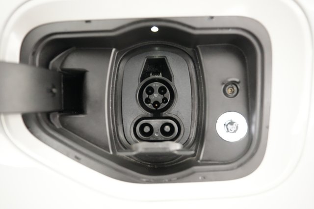 2024 Ford F-150 Lightning — photo 8 of 15