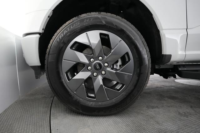 2024 Ford F-150 Lightning — photo 9 of 15