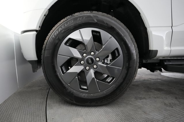 2024 Ford F-150 Lightning — photo 9 of 15