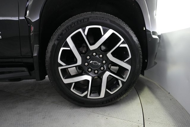2024 Chevrolet Silverado EV — photo 10 of 14