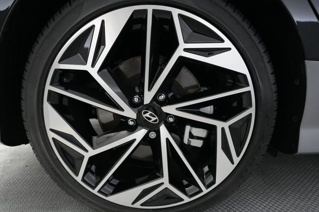 2025 Hyundai IONIQ 6 — photo 7 of 21