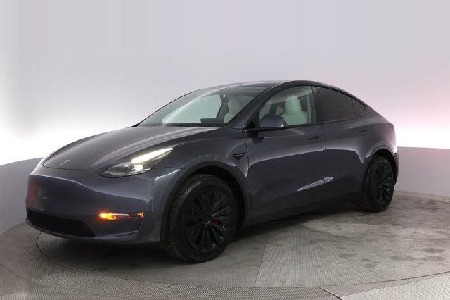 2023 Tesla Model Y — VIN 7SAYGDEE8PF621057