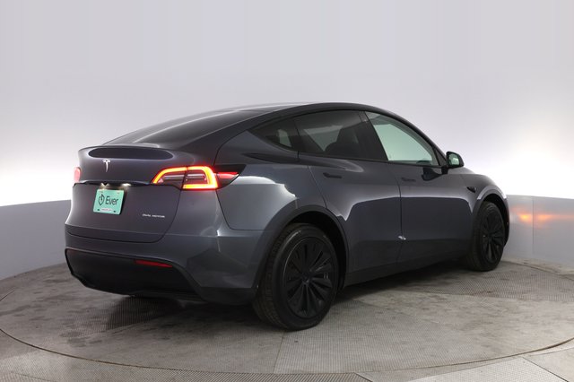 2023 Tesla Model Y — photo 2 of 20