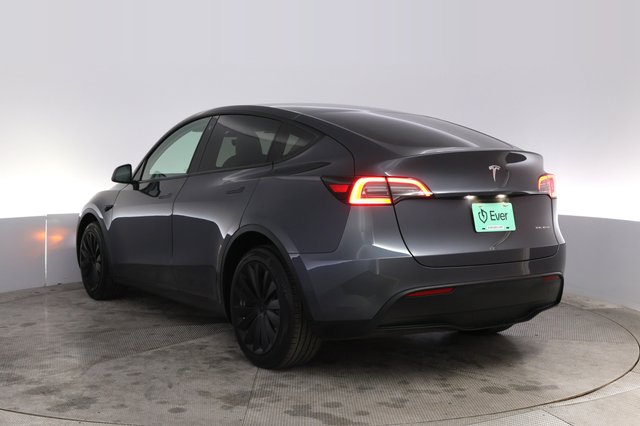 2023 Tesla Model Y — photo 13 of 20
