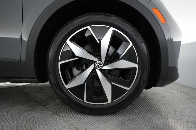 2024 Volkswagen ID.4 — photo 7 of 20