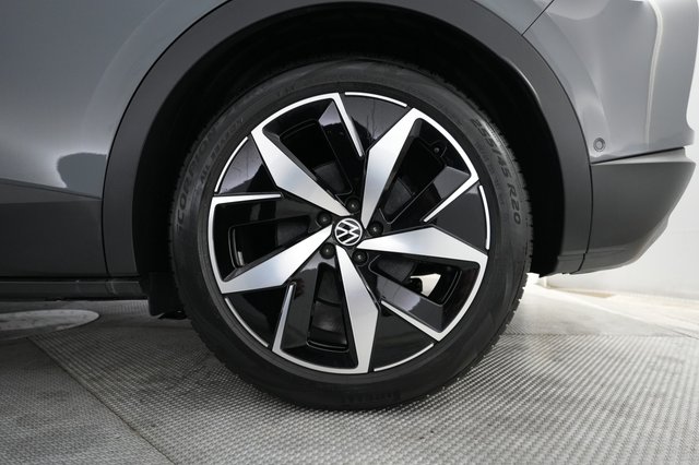 2024 Volkswagen ID.4 — photo 16 of 20