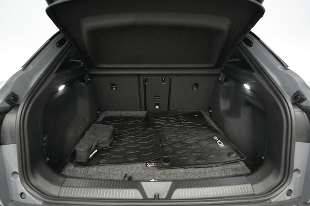 2024 Volkswagen ID.4 — photo 6 of 20
