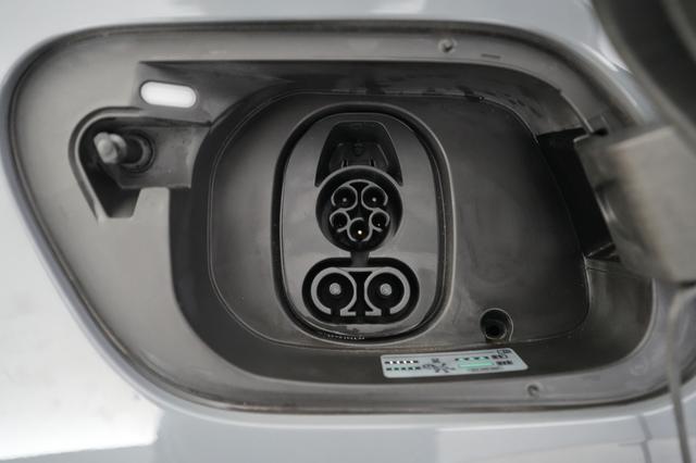 2024 Volkswagen ID.4 — photo 8 of 20