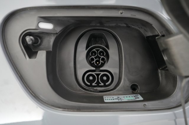 2024 Volkswagen ID.4 — photo 8 of 20