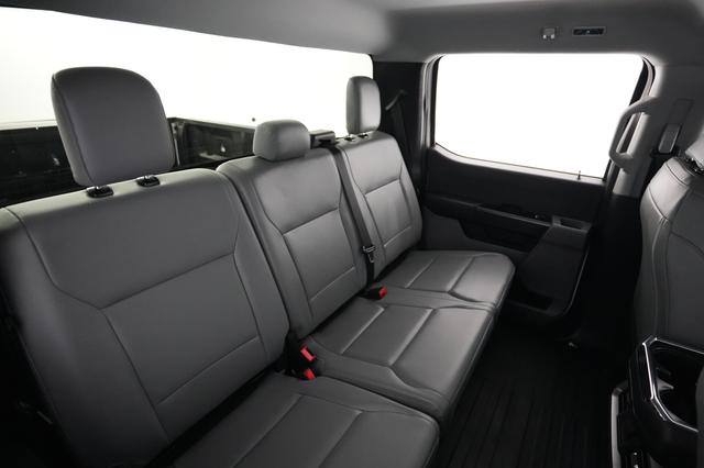 2023 Ford F-150 Lightning — photo 4 of 15