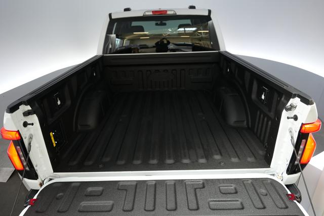 2023 Ford F-150 Lightning — photo 6 of 15