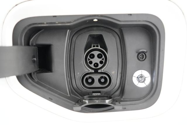 2023 Ford F-150 Lightning — photo 8 of 15