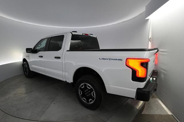 2023 Ford F-150 Lightning — photo 2 of 15