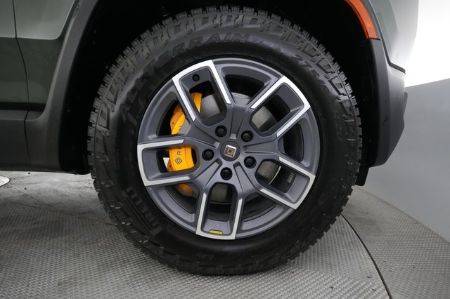 2023 Rivian R1S — photo 16 of 21