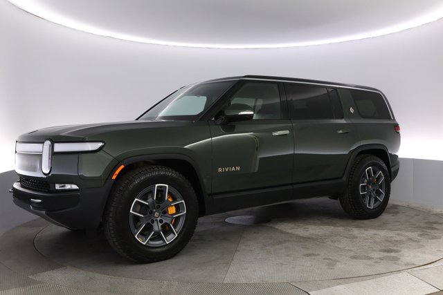 2023 Rivian R1S — photo 14 of 21