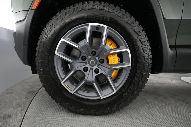 2023 Rivian R1S — photo 15 of 21
