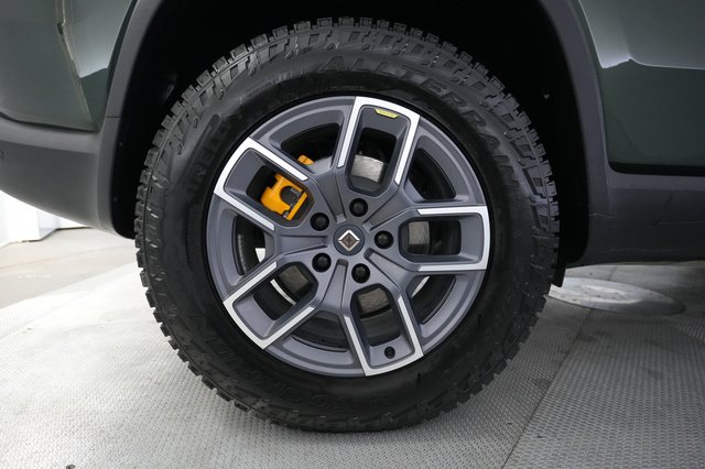 2023 Rivian R1S — photo 17 of 21