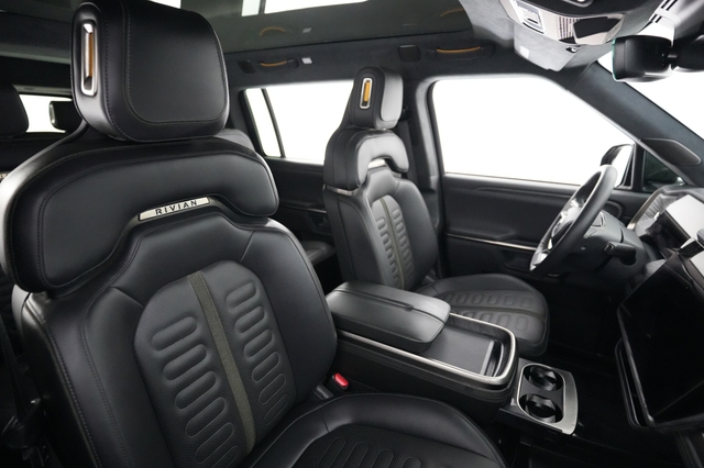 2023 Rivian R1S