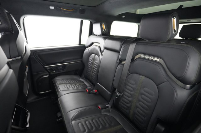 2023 Rivian R1S — photo 3 of 21