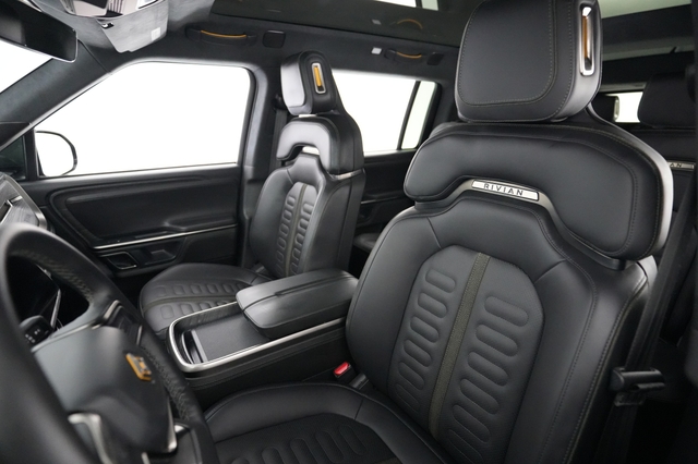 2023 Rivian R1S