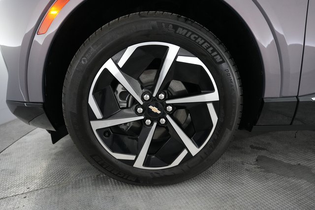 2024 Chevrolet Equinox EV — photo 15 of 20