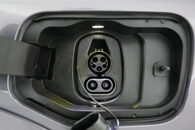 2024 Chevrolet Equinox EV — photo 8 of 20