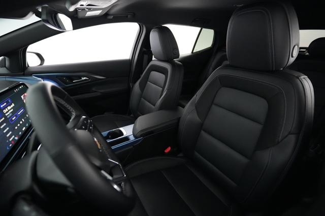 2024 Chevrolet Equinox EV — photo 3 of 20