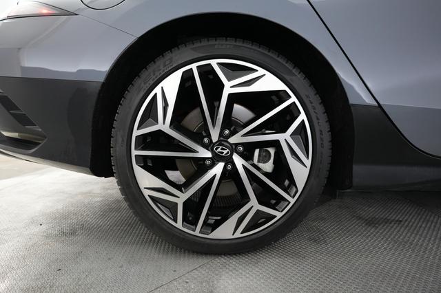 2024 Hyundai IONIQ 6 — photo 7 of 20
