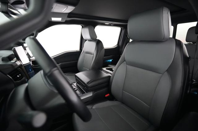 2023 Ford F-150 Lightning — photo 3 of 15