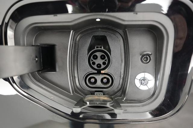 2023 Ford F-150 Lightning — photo 8 of 15