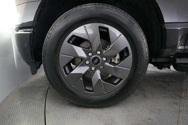 2023 Ford F-150 Lightning — photo 9 of 15
