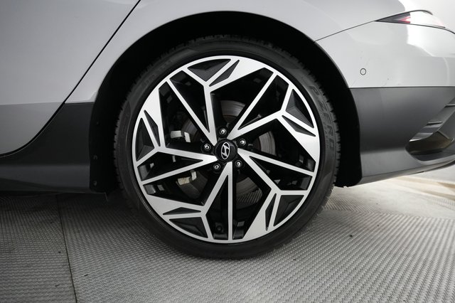 2023 Hyundai IONIQ 6 — photo 16 of 20